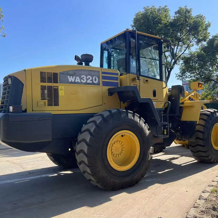 Used komatsu Wa320-5 Wheel Loader Second Hand Machine Popular Brand komatsu Hydraulic Machinery - Gumikerekes homlokrakodó: 1 kép. Used komatsu Wa320-5 Wheel Loader Second Hand Machine Popular Brand komatsu Hydraulic Machinery - Gumikerekes homlokrakodó: 1 kép.