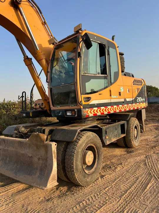 Well-Maintained Hyundai 210-9Used Wheel Excavator Construction Machine | No Major Repairs | Price Negotiable - Gumikerekes kotró: 5 kép. Well-Maintained Hyundai 210-9Used Wheel Excavator Construction Machine | No Major Repairs | Price Negotiable - Gumikerekes kotró: 5 kép.