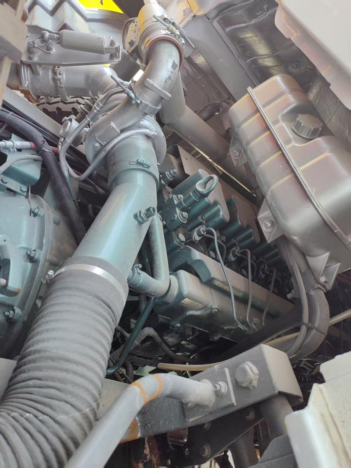 Howo HOWO 8X4 dump truck for sale - Billenőplatós teherautó: 3 kép. Howo HOWO 8X4 dump truck for sale - Billenőplatós teherautó: 3 kép.