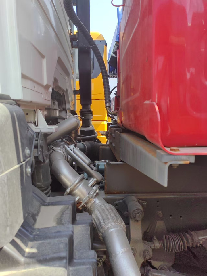 Howo HOWO 8X4 dump truck for sale - Billenőplatós teherautó: 5 kép. Howo HOWO 8X4 dump truck for sale - Billenőplatós teherautó: 5 kép.