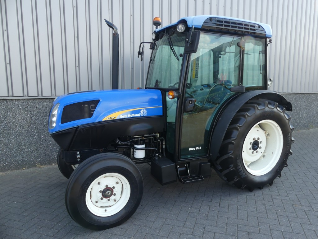 NEW HOLLAND T4040F - Kistraktor: 1 kép. NEW HOLLAND T4040F - Kistraktor: 1 kép.