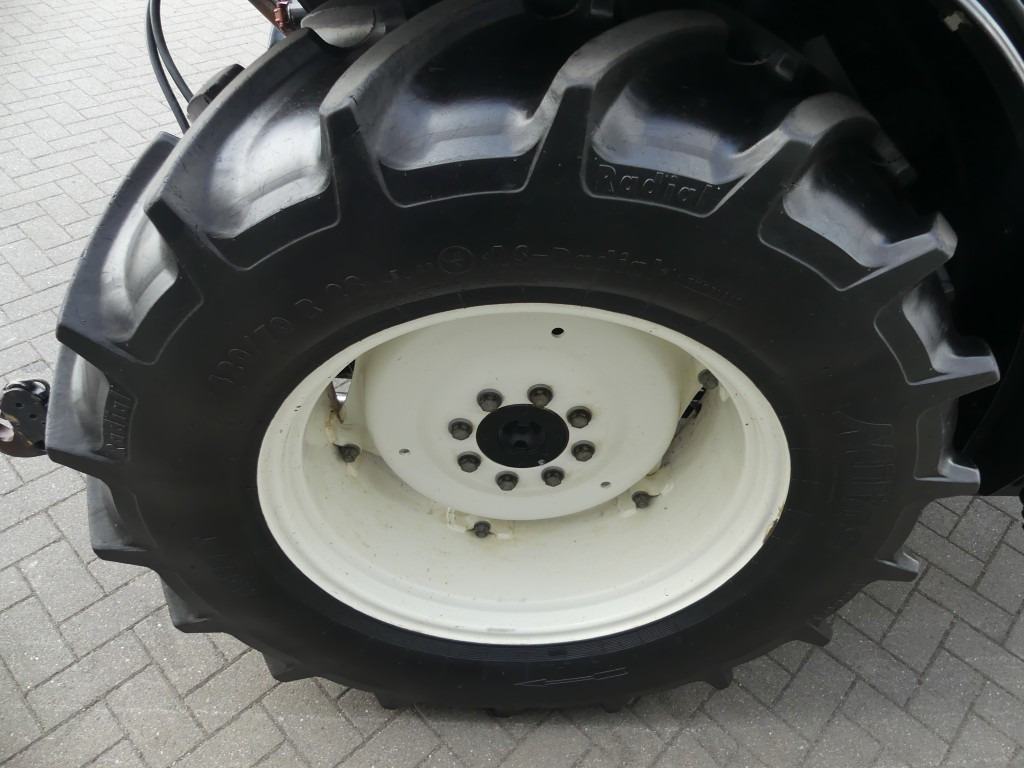 Kistraktor New Holland T4.100F: 28 kép.