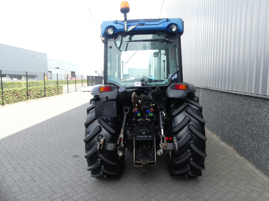 New Holland T4.100F - Kistraktor: 4 kép. New Holland T4.100F - Kistraktor: 4 kép.