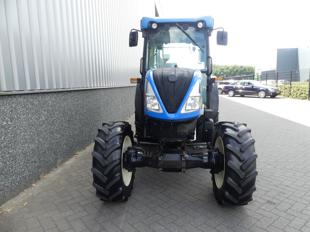 Kistraktor New Holland T4.100F: 23 kép.