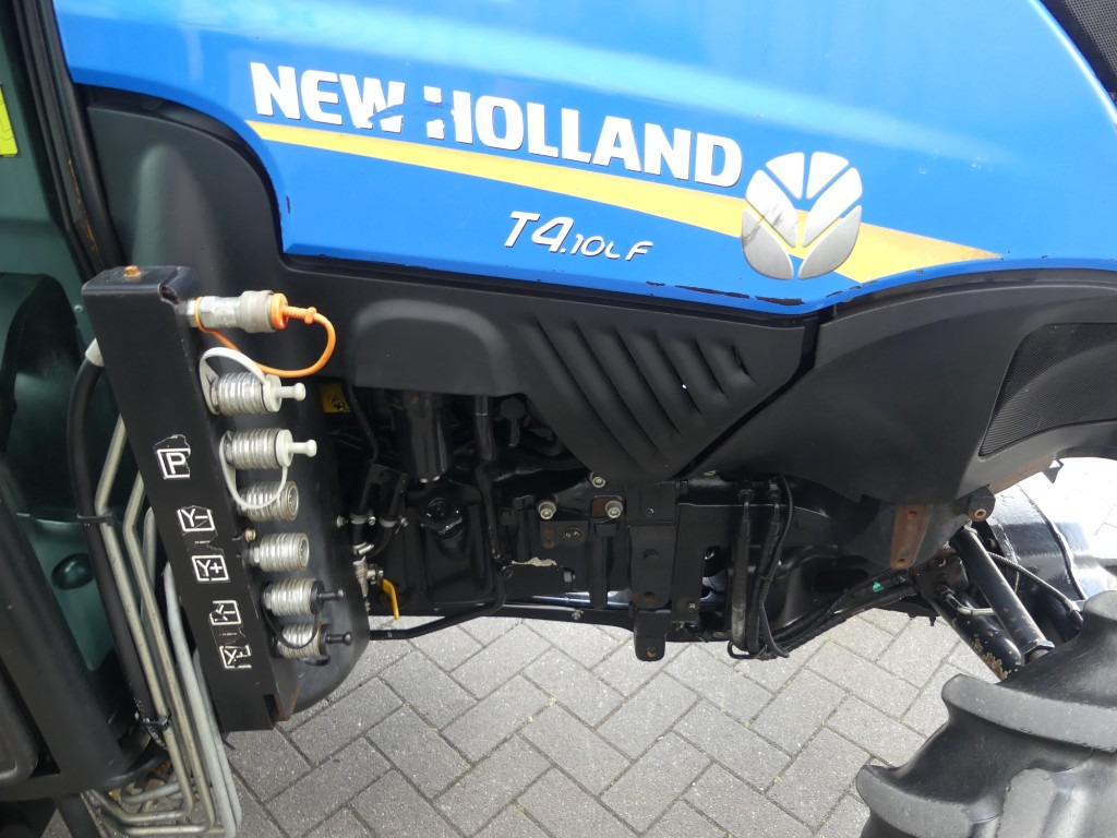 Kistraktor New Holland T4.100F: 26 kép.