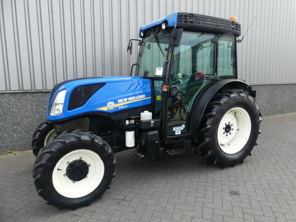 New Holland T4.100F - Kistraktor: 1 kép. New Holland T4.100F - Kistraktor: 1 kép.