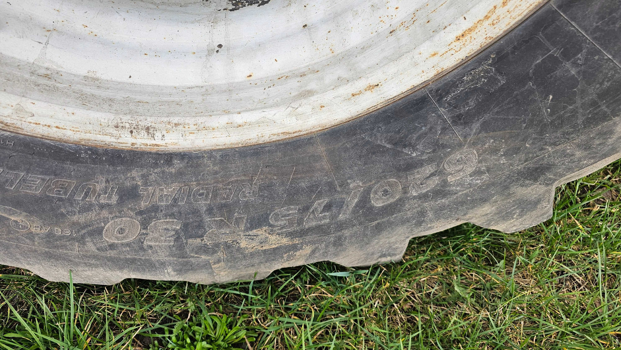 Komplet koło kombajn Deutz Fahr Topliner 620/75 R30 - Gumiabroncs - Mezőgazdasági gépek: 2 kép. Komplet koło kombajn Deutz Fahr Topliner 620/75 R30 - Gumiabroncs - Mezőgazdasági gépek: 2 kép.
