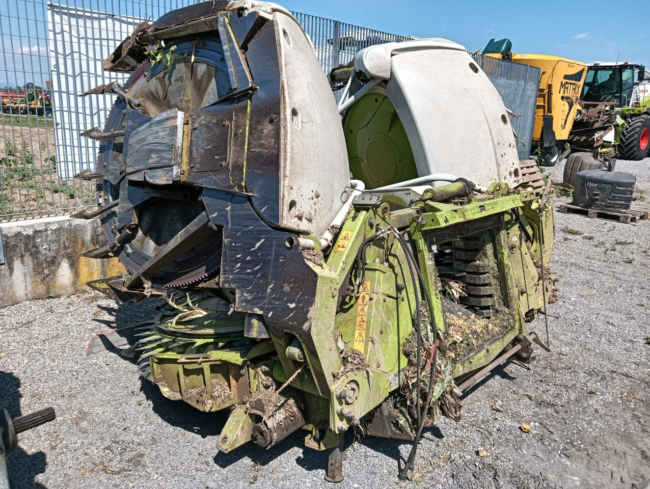 CLAAS ORBIS 600 - Takarmánybetakarító gép: 4 kép. CLAAS ORBIS 600 - Takarmánybetakarító gép: 4 kép.