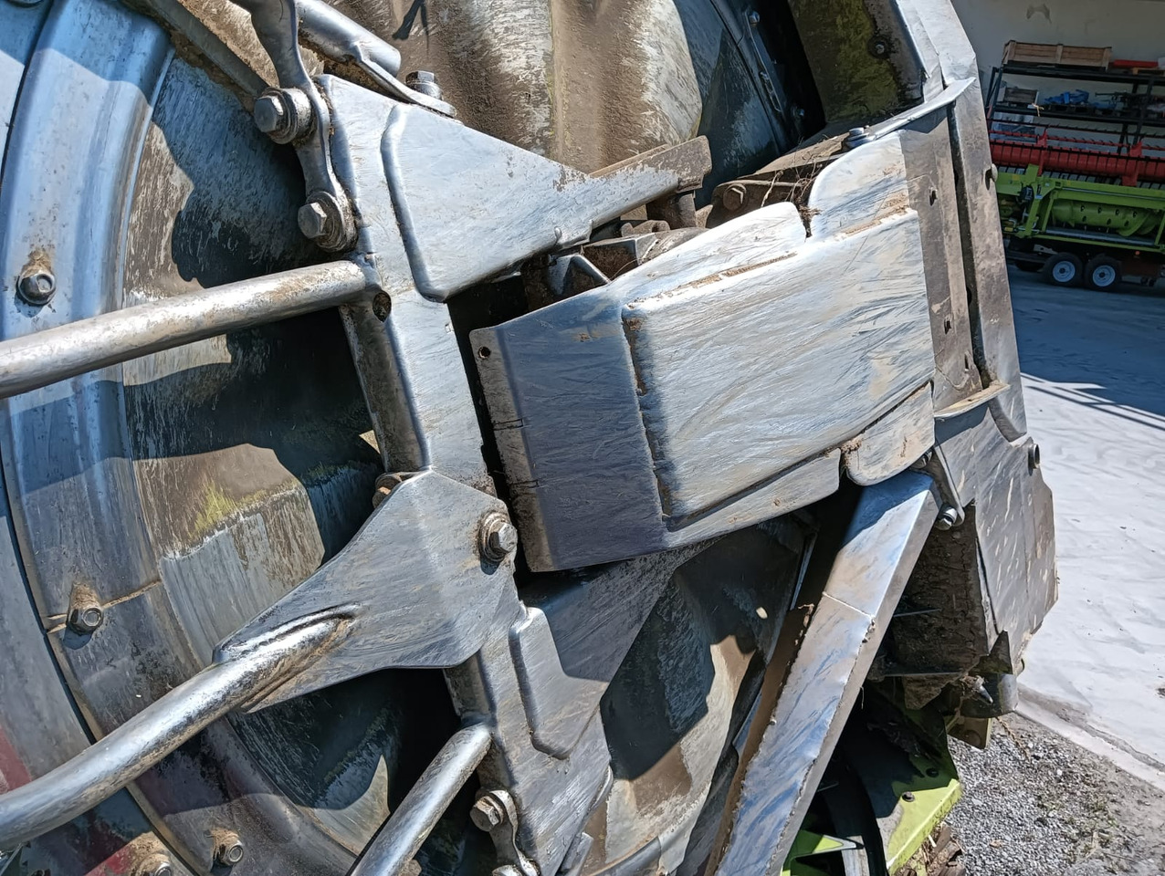 CLAAS ORBIS 600 - Takarmánybetakarító gép: 5 kép. CLAAS ORBIS 600 - Takarmánybetakarító gép: 5 kép.