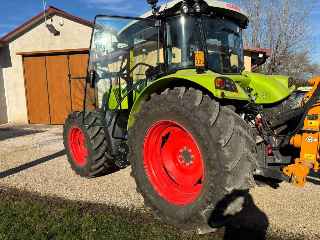 Claas Arion 450 - Traktor: 4 kép. Claas Arion 450 - Traktor: 4 kép.