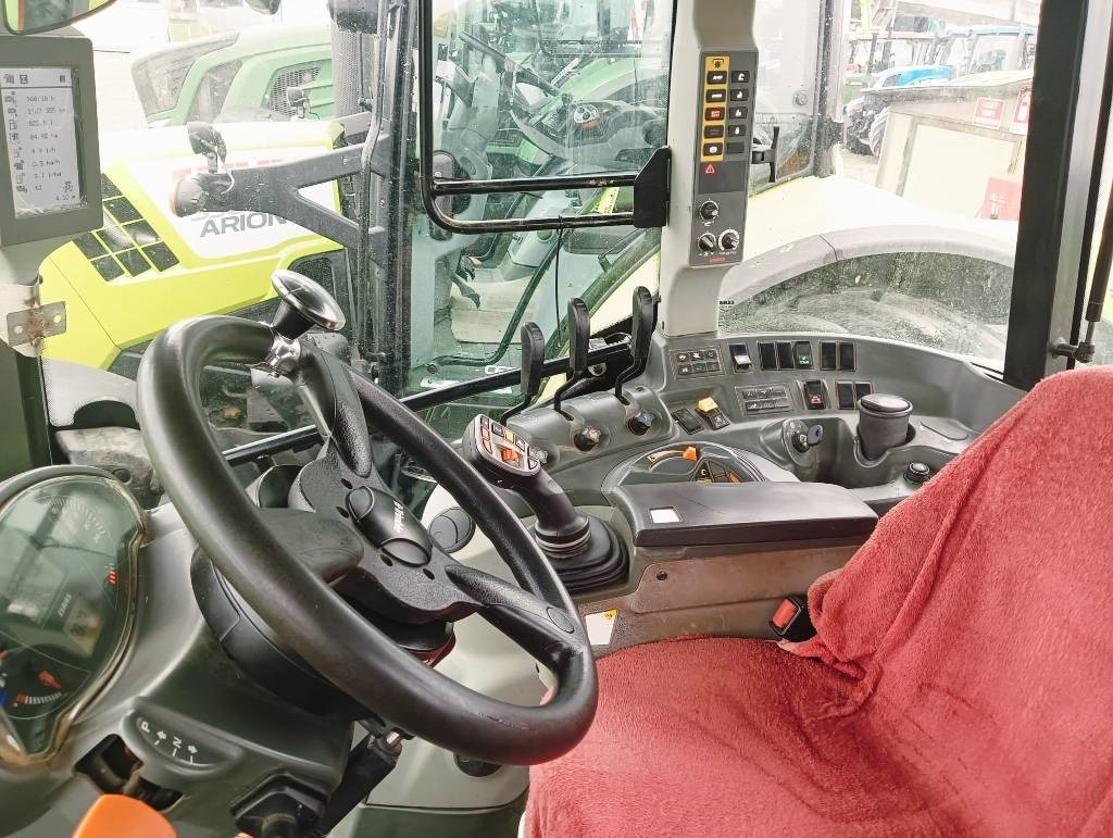 Claas Arion 460 - Traktor: 2 kép. Claas Arion 460 - Traktor: 2 kép.