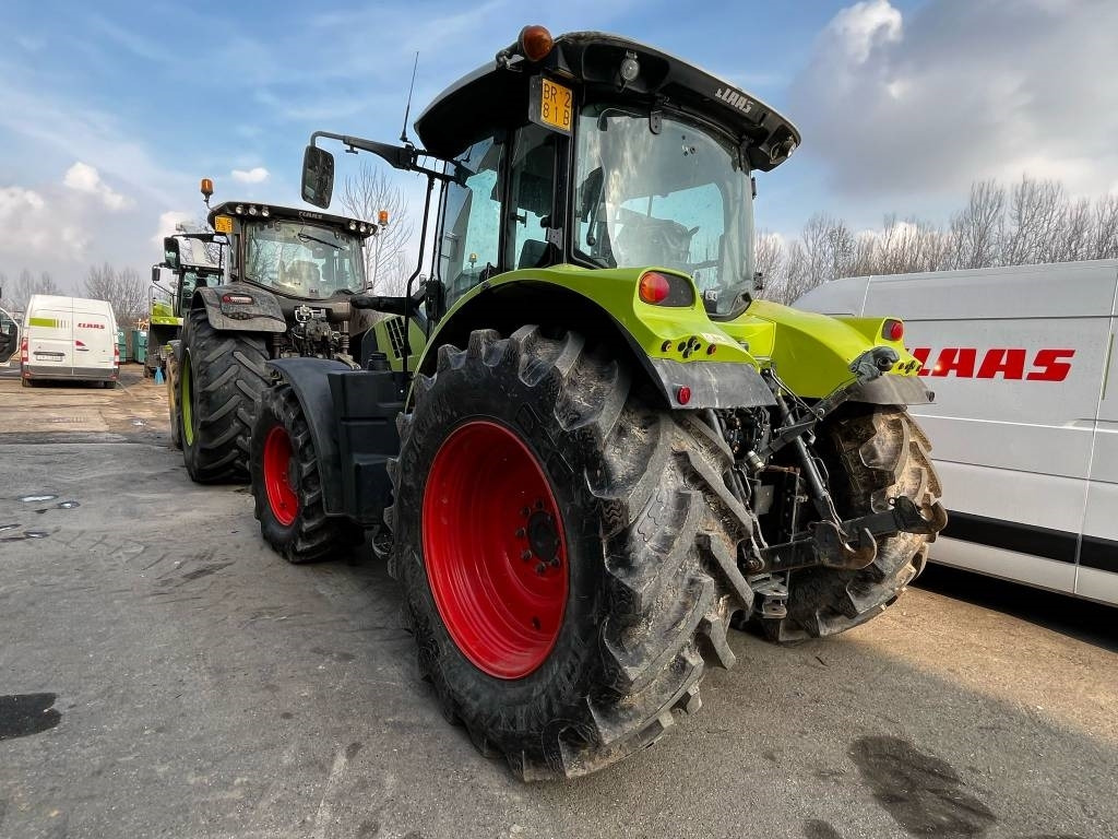 Claas Arion 650 - Traktor: 2 kép. Claas Arion 650 - Traktor: 2 kép.