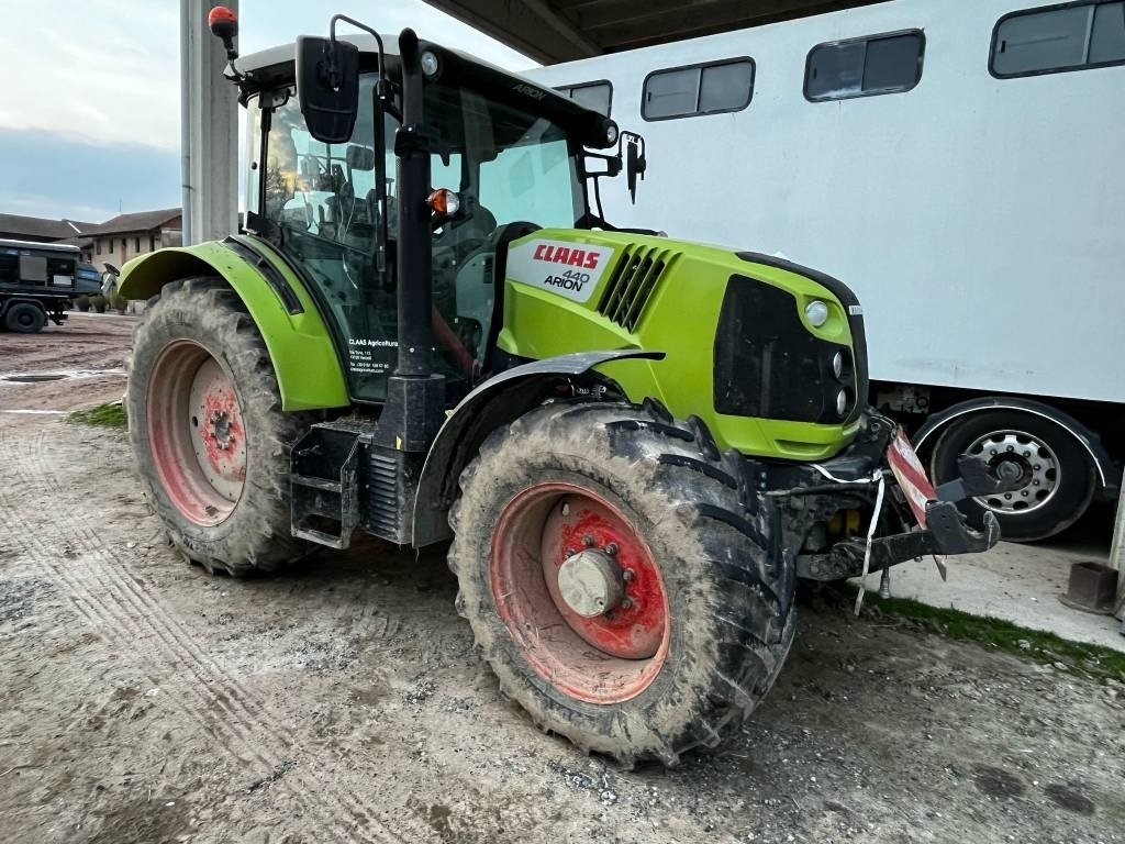 Claas Axion 830 Cmatic - Traktor: 4 kép. Claas Axion 830 Cmatic - Traktor: 4 kép.