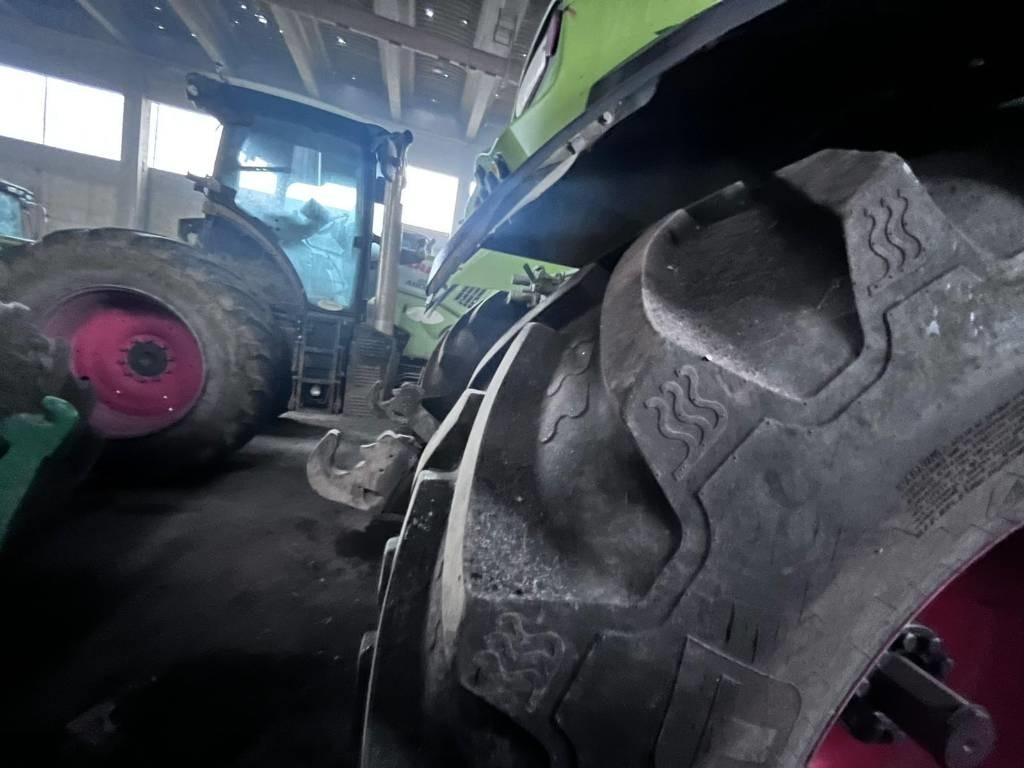 Claas Axion 950 Cmatic - Traktor: 3 kép. Claas Axion 950 Cmatic - Traktor: 3 kép.