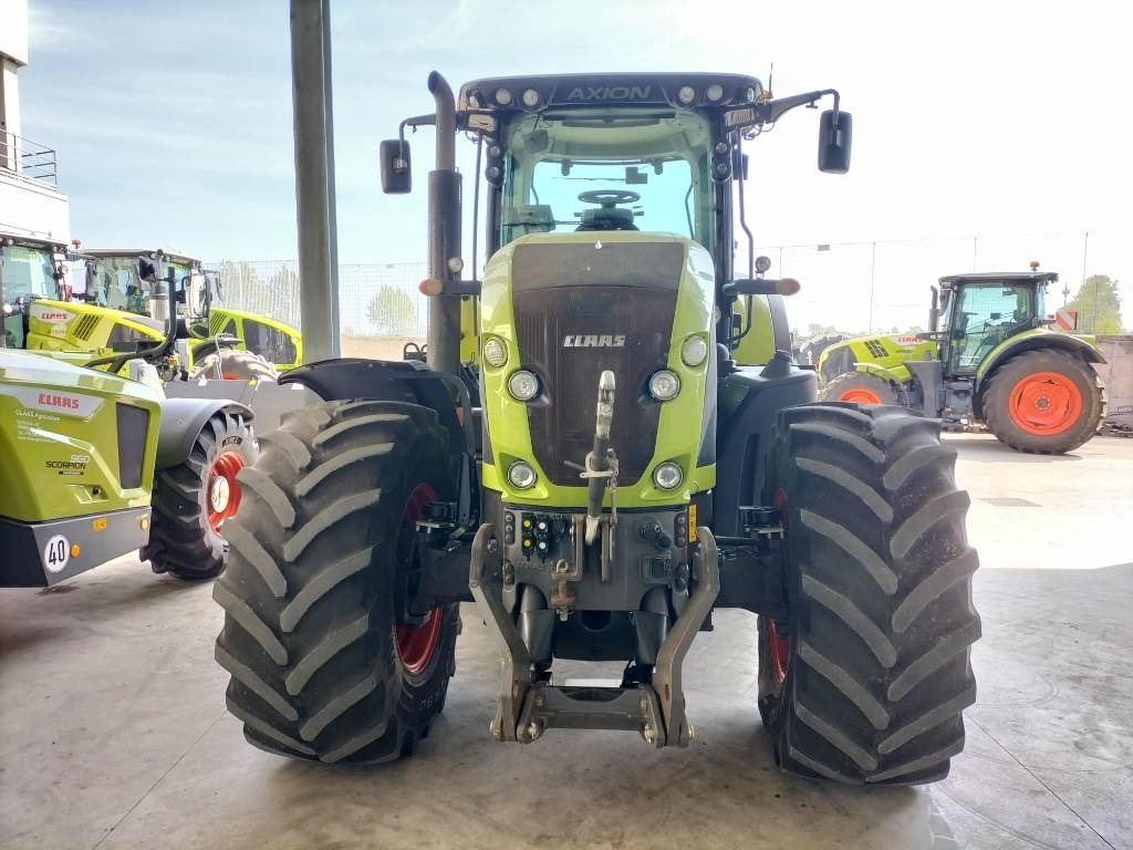 Claas Axion 950 Cmatic - Traktor: 2 kép. Claas Axion 950 Cmatic - Traktor: 2 kép.