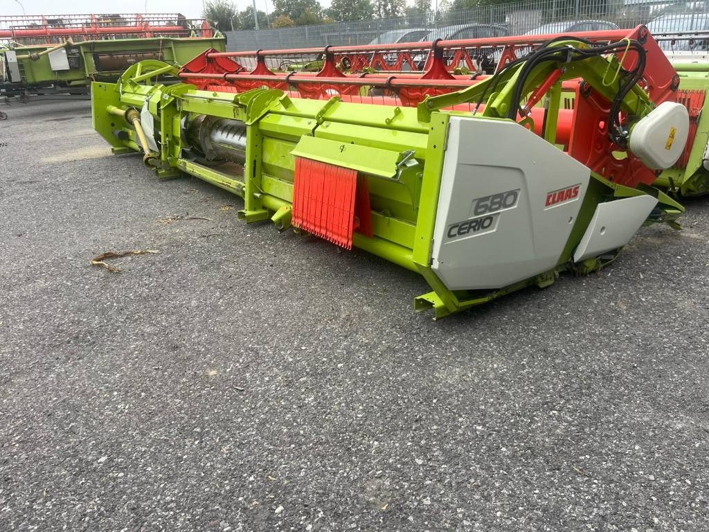 Claas CERIO 680 - Betakarítógép tartozék: 1 kép. Claas CERIO 680 - Betakarítógép tartozék: 1 kép.