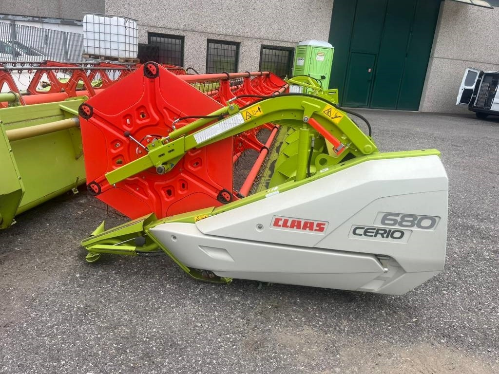 Claas CERIO 680 - Betakarítógép tartozék: 2 kép. Claas CERIO 680 - Betakarítógép tartozék: 2 kép.