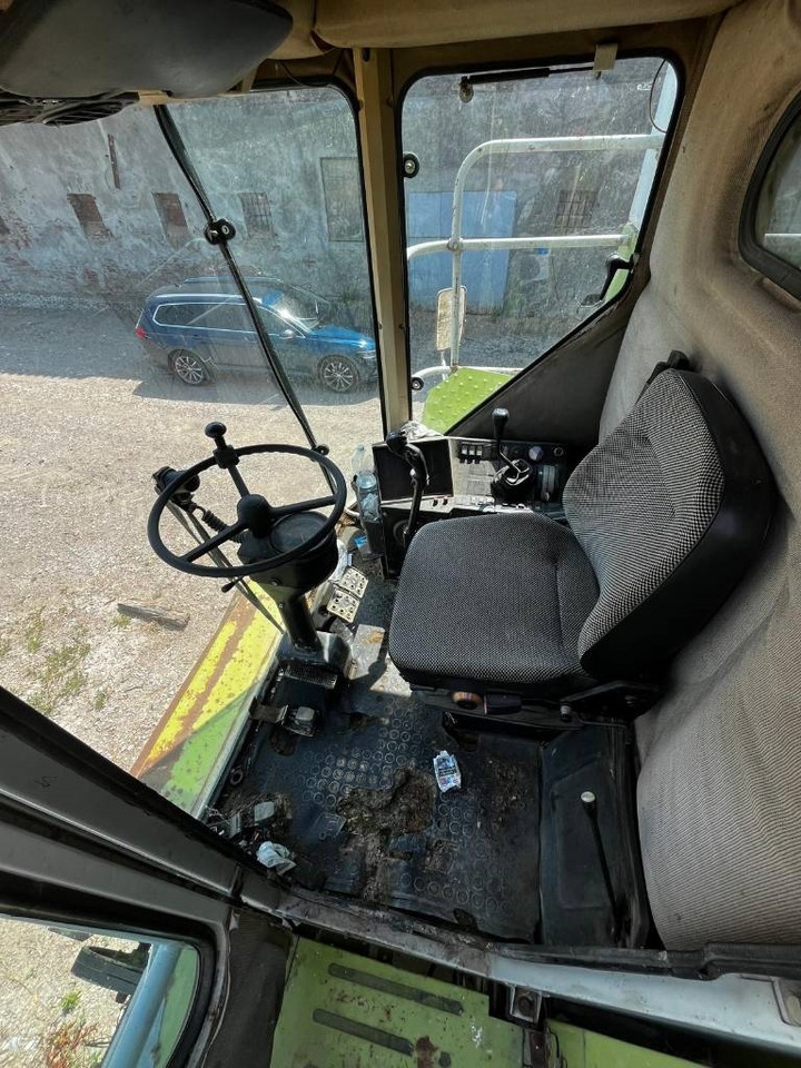 Claas COMMANDOR 116 CS RISO - Kombájn: 3 kép. Claas COMMANDOR 116 CS RISO - Kombájn: 3 kép.
