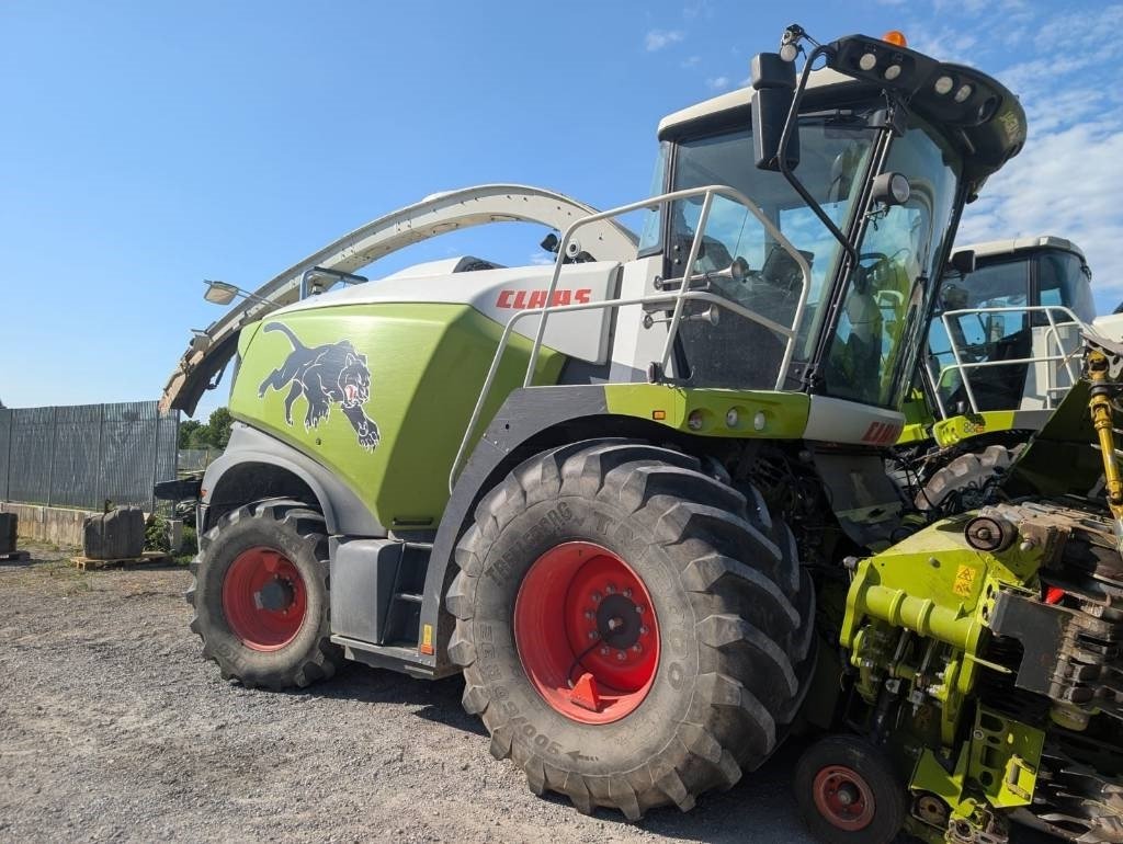 Claas Jaguar 980 - Önjáró szecskázógép: 2 kép. Claas Jaguar 980 - Önjáró szecskázógép: 2 kép.