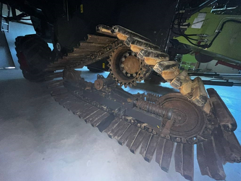 Claas LEXION 750 ACR - Kombájn: 2 kép. Claas LEXION 750 ACR - Kombájn: 2 kép.