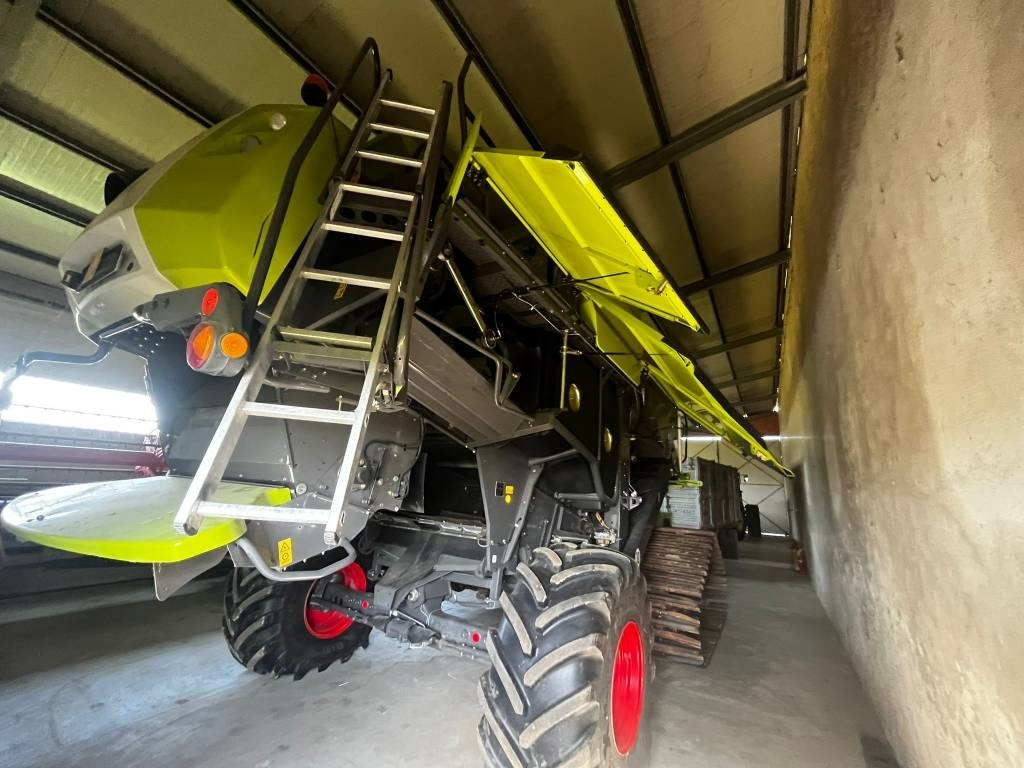 Claas LEXION 750 ACR - Kombájn: 4 kép. Claas LEXION 750 ACR - Kombájn: 4 kép.