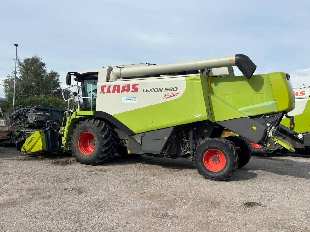 Claas Lexion 530 Montana - Kombájn: 1 kép. Claas Lexion 530 Montana - Kombájn: 1 kép.
