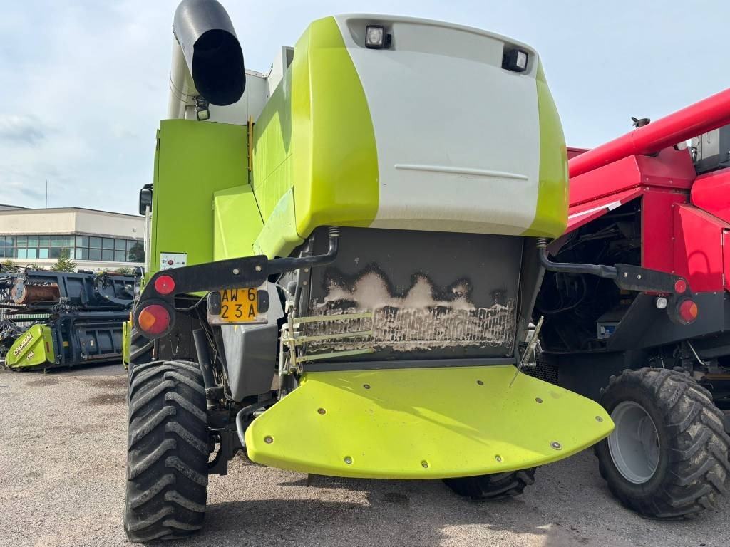 Claas Lexion 530 Montana - Kombájn: 4 kép. Claas Lexion 530 Montana - Kombájn: 4 kép.