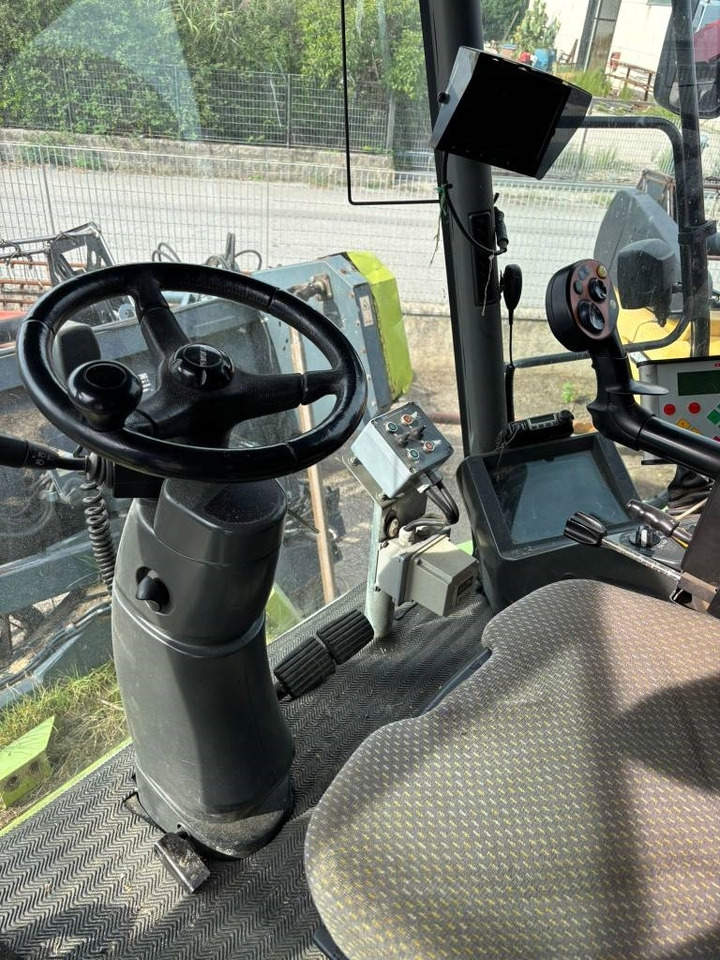 Claas Lexion 530 Montana - Kombájn: 2 kép. Claas Lexion 530 Montana - Kombájn: 2 kép.