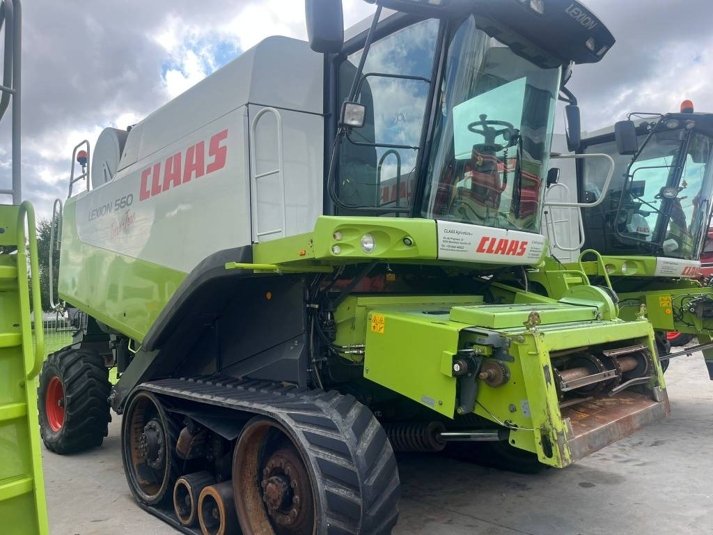 Claas Lexion 560 TT  - Kombájn: 1 kép. Claas Lexion 560 TT  - Kombájn: 1 kép.