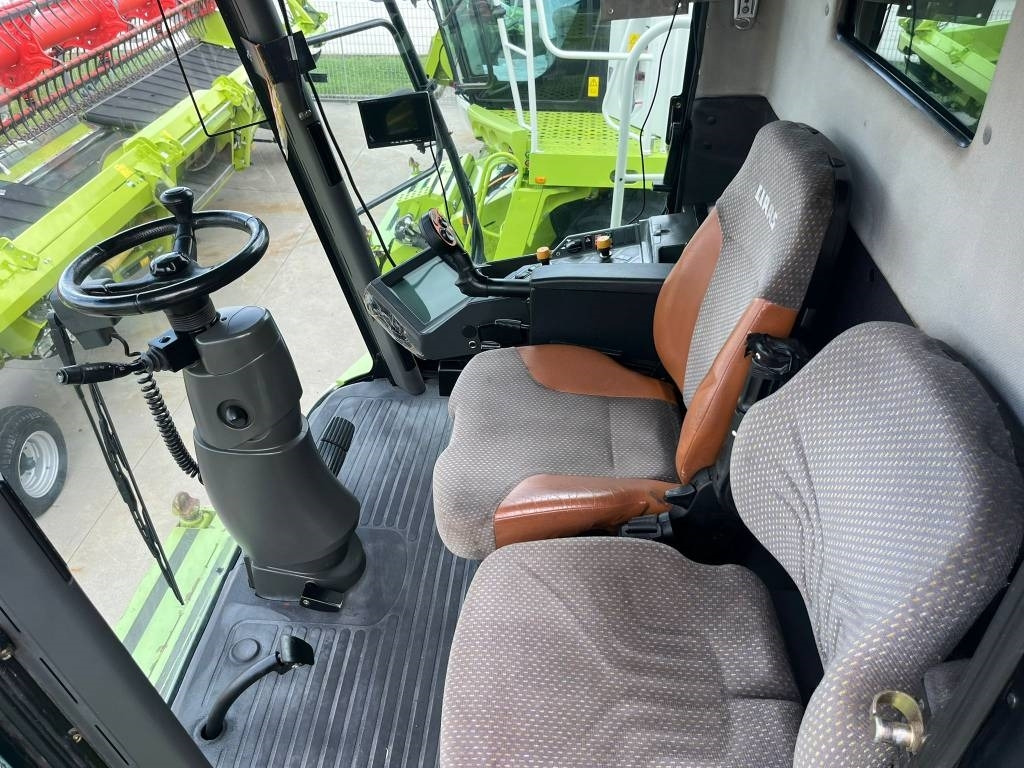 Claas Lexion 560 TT  - Kombájn: 4 kép. Claas Lexion 560 TT  - Kombájn: 4 kép.