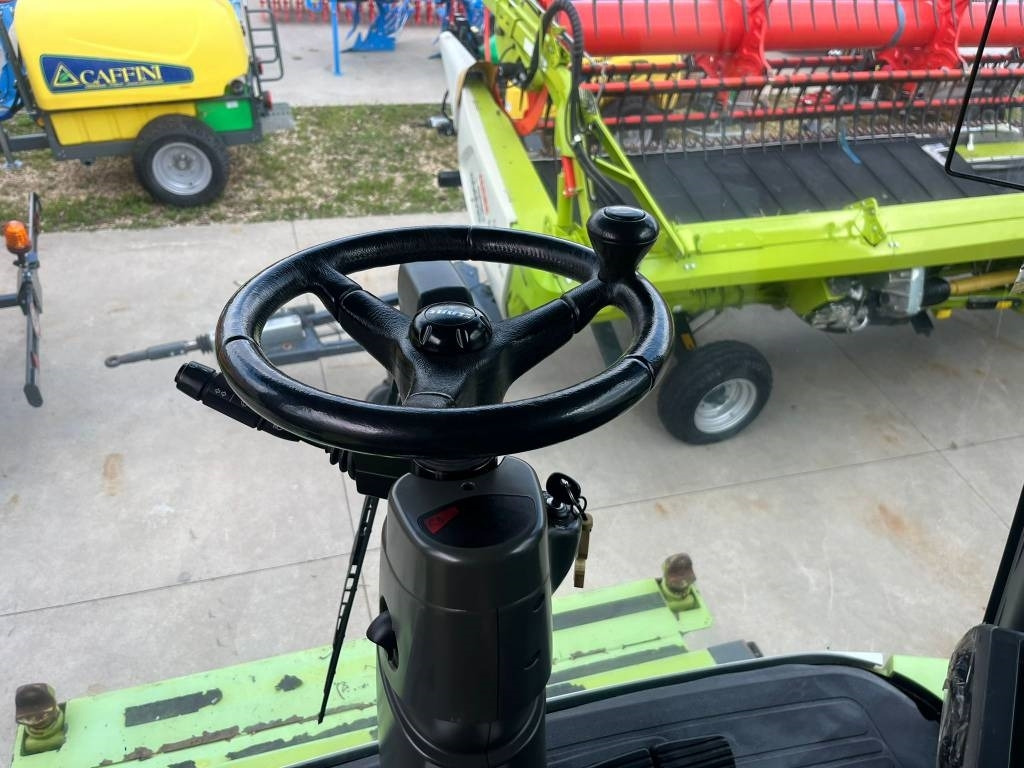 Claas Lexion 560 TT  - Kombájn: 3 kép. Claas Lexion 560 TT  - Kombájn: 3 kép.