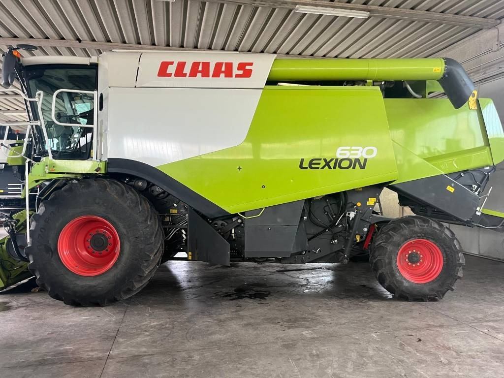 Claas Lexion 630 Montana - Kombájn: 1 kép. Claas Lexion 630 Montana - Kombájn: 1 kép.