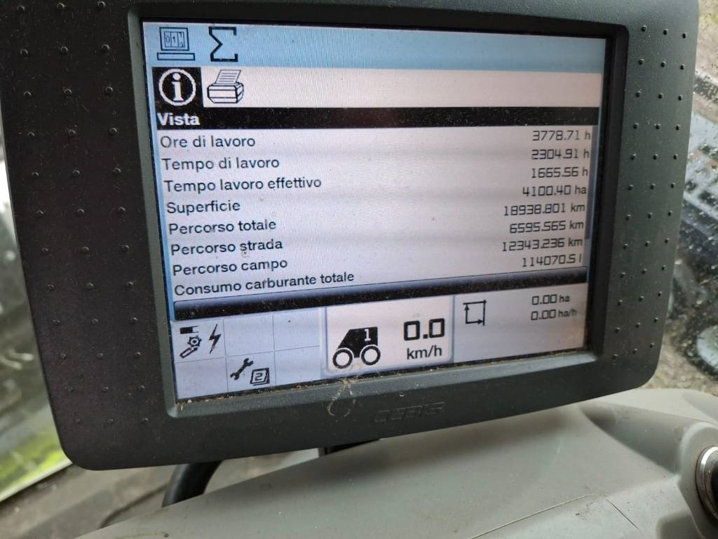 Claas Lexion 740 - Kombájn: 2 kép. Claas Lexion 740 - Kombájn: 2 kép.