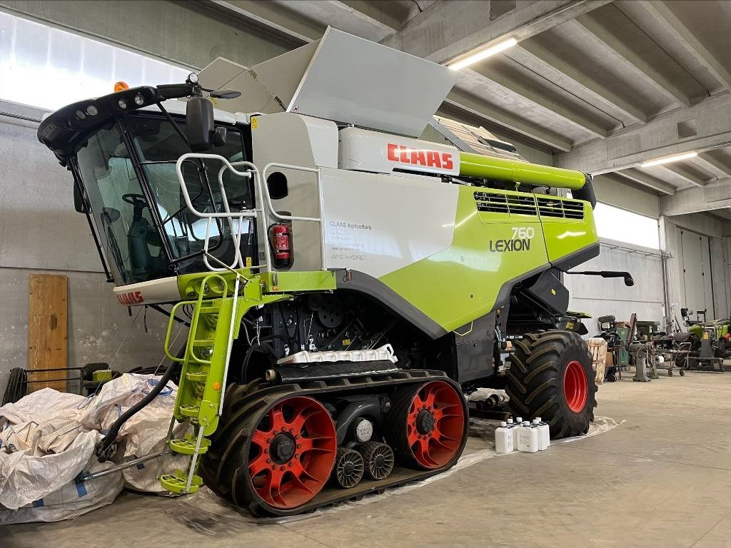 Claas Lexion 760 TT - Kombájn: 1 kép. Claas Lexion 760 TT - Kombájn: 1 kép.