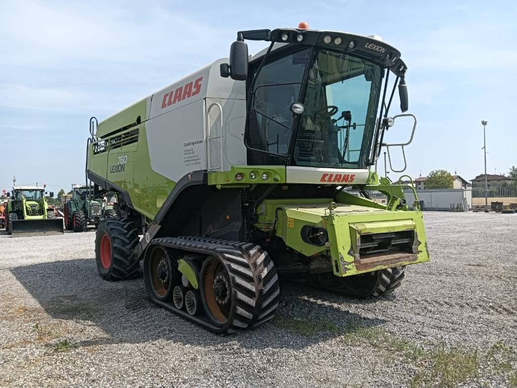 Claas Lexion 760 TT - Kombájn: 1 kép. Claas Lexion 760 TT - Kombájn: 1 kép.