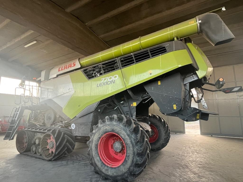 Claas Lexion 7700 TT RISO - Kombájn: 1 kép. Claas Lexion 7700 TT RISO - Kombájn: 1 kép.