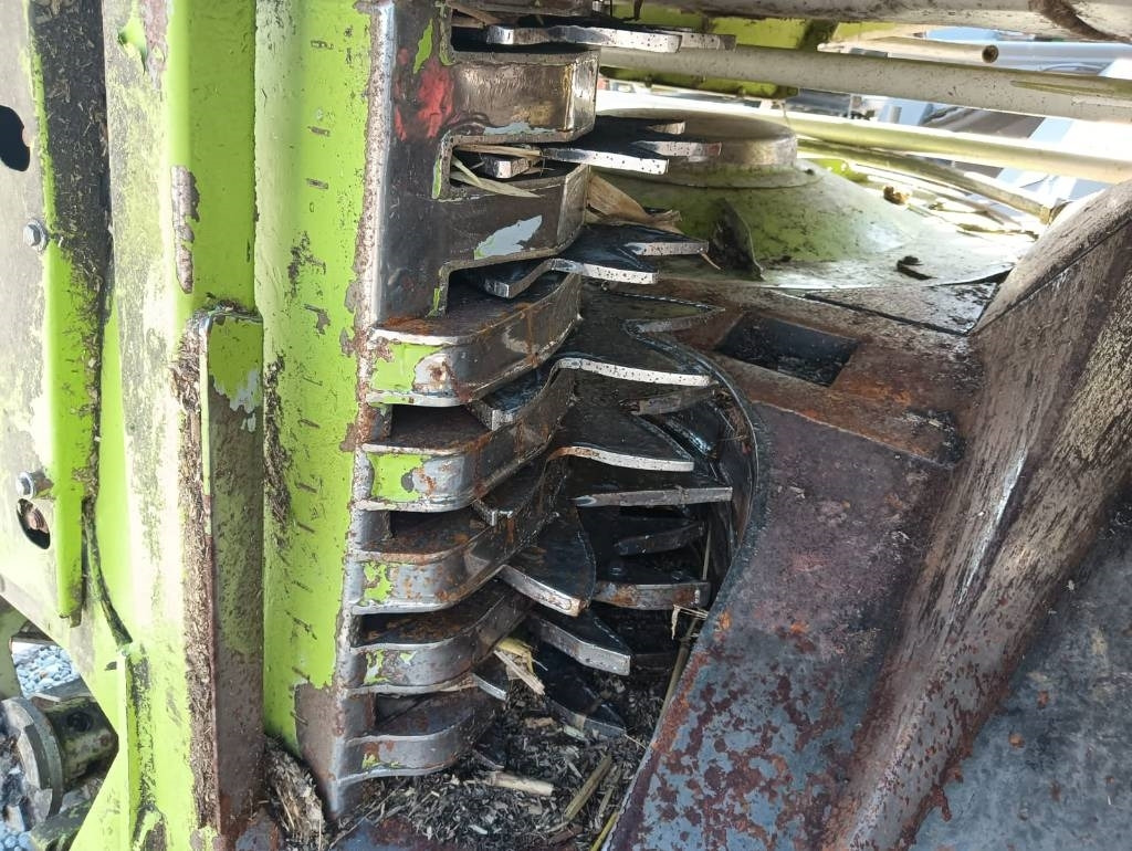 Claas Orbis 900  - Kukorica adapter: 2 kép. Claas Orbis 900  - Kukorica adapter: 2 kép.