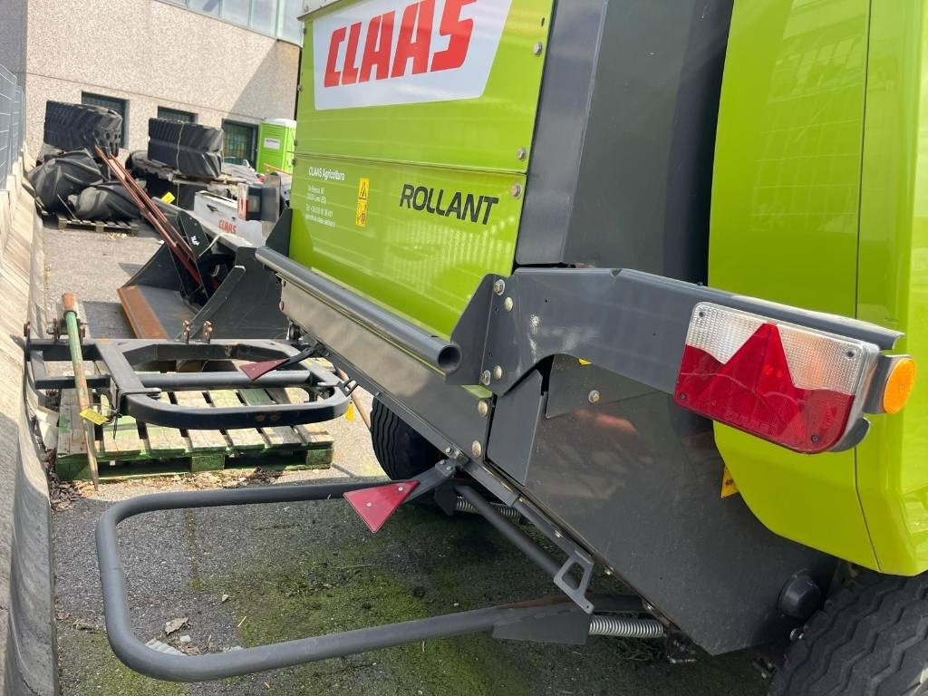 Claas ROLLANT 620 RC - Bálázó: 2 kép. Claas ROLLANT 620 RC - Bálázó: 2 kép.