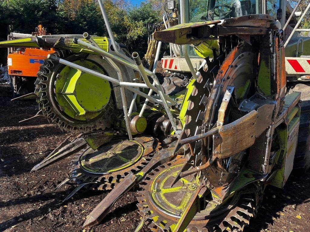 Claas RU 600 - Önjáró szecskázógép: 1 kép. Claas RU 600 - Önjáró szecskázógép: 1 kép.