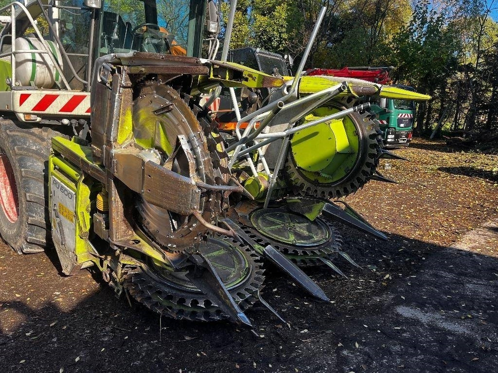 Claas RU 600 - Önjáró szecskázógép: 2 kép. Claas RU 600 - Önjáró szecskázógép: 2 kép.