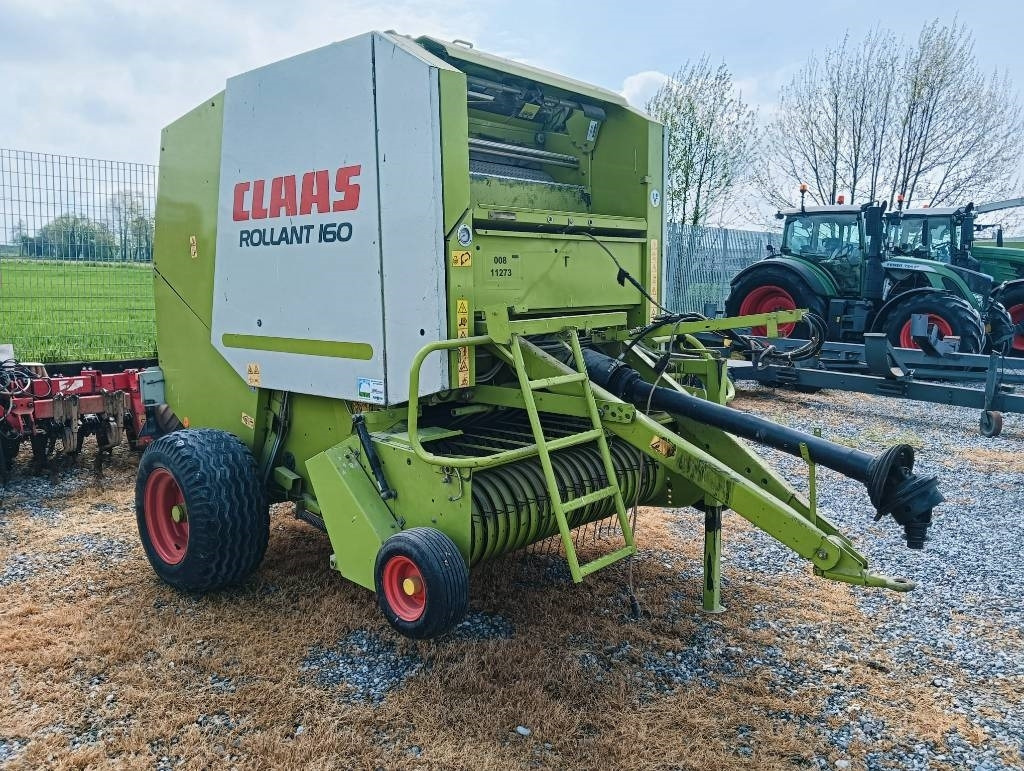 Claas Rollant 160 - Bálázó: 1 kép. Claas Rollant 160 - Bálázó: 1 kép.