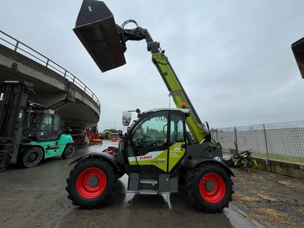 Claas Scorpion 1033 - Teleszkópos rakodó: 5 kép. Claas Scorpion 1033 - Teleszkópos rakodó: 5 kép.