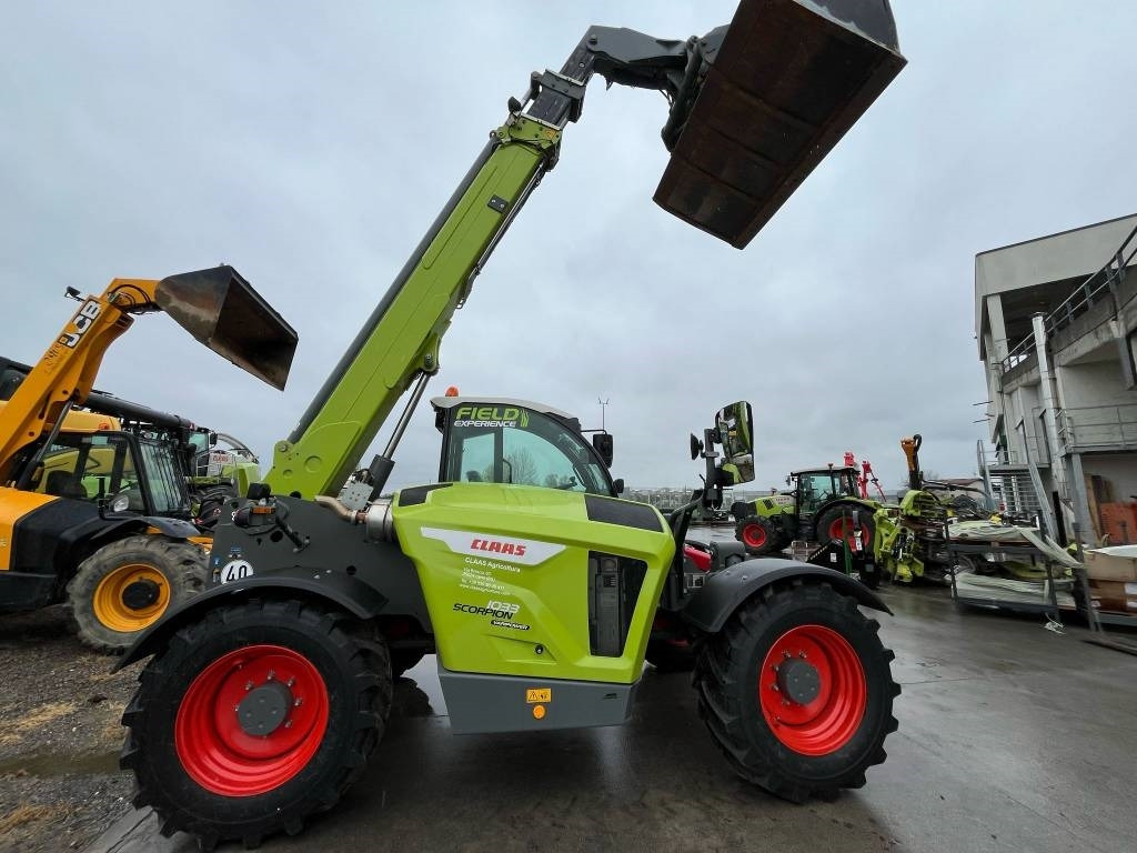 Claas Scorpion 1033 - Teleszkópos rakodó: 1 kép. Claas Scorpion 1033 - Teleszkópos rakodó: 1 kép.