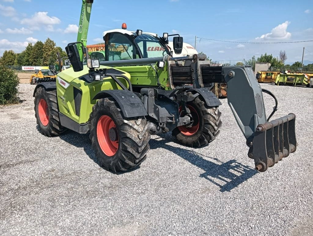 Claas Scorpion 1033 - Teleszkópos rakodó: 1 kép. Claas Scorpion 1033 - Teleszkópos rakodó: 1 kép.