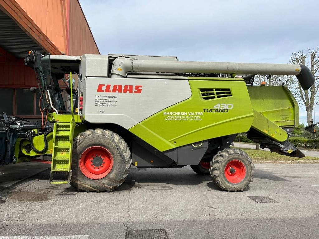 Claas Tucano 430 - Kombájn: 3 kép. Claas Tucano 430 - Kombájn: 3 kép.