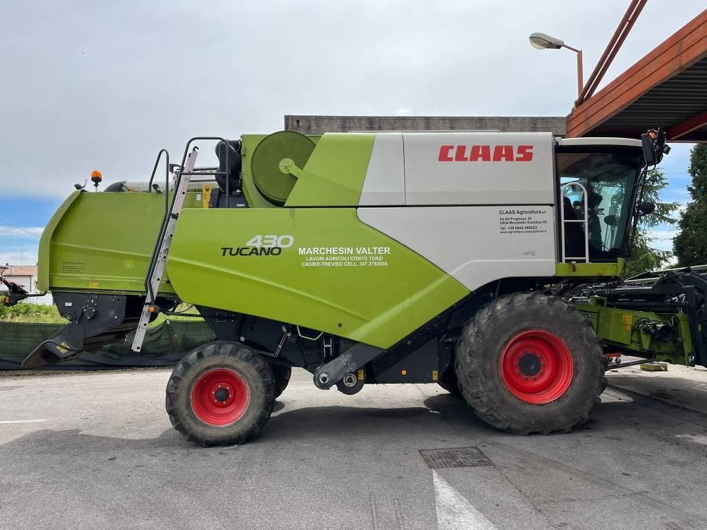 Claas Tucano 430 - Kombájn: 1 kép. Claas Tucano 430 - Kombájn: 1 kép.