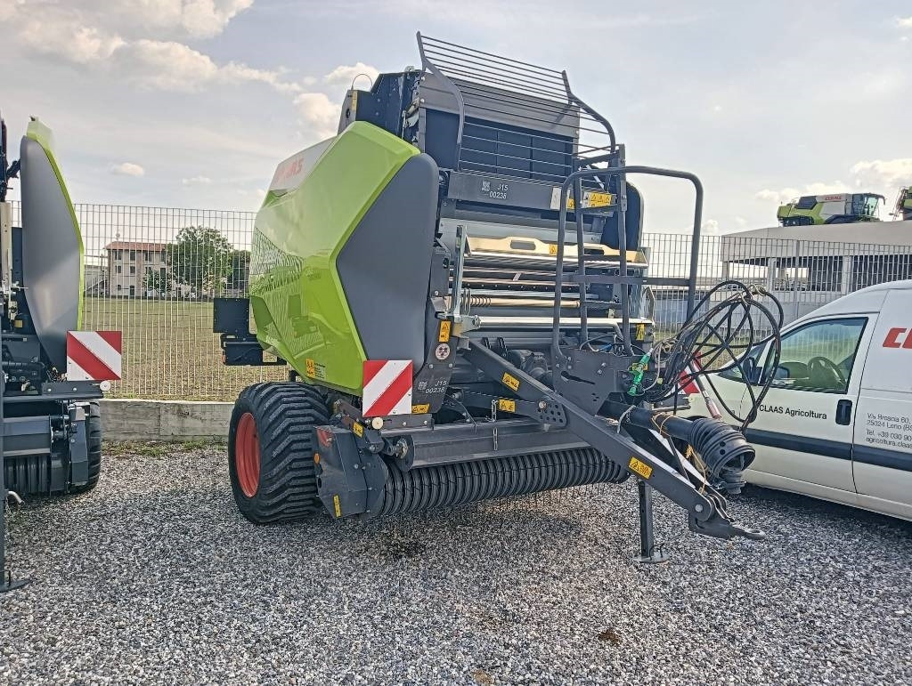 Claas VARIANT 580 RC - Bálázó: 1 kép. Claas VARIANT 580 RC - Bálázó: 1 kép.