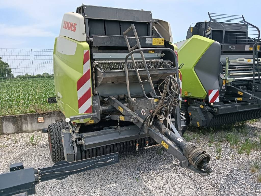 Claas Variant 480 RF - Bálázó: 1 kép. Claas Variant 480 RF - Bálázó: 1 kép.