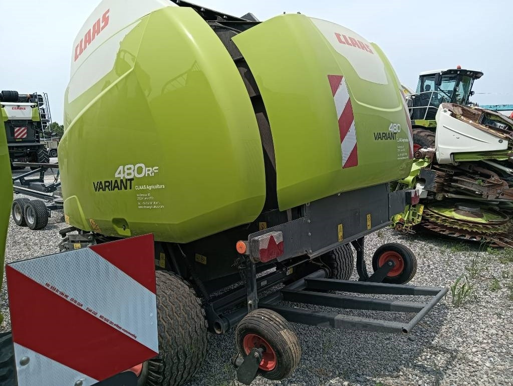 Claas Variant 480 RF - Bálázó: 5 kép. Claas Variant 480 RF - Bálázó: 5 kép.