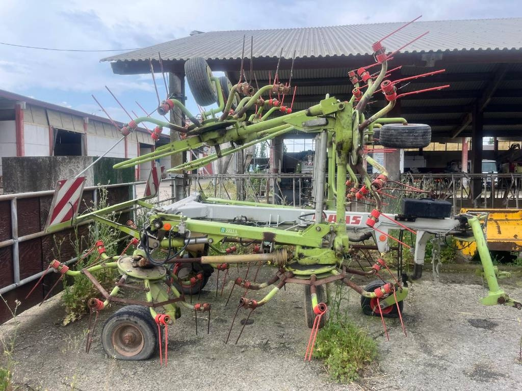 Claas Volto 1050 T - Szénaforgató: 1 kép. Claas Volto 1050 T - Szénaforgató: 1 kép.